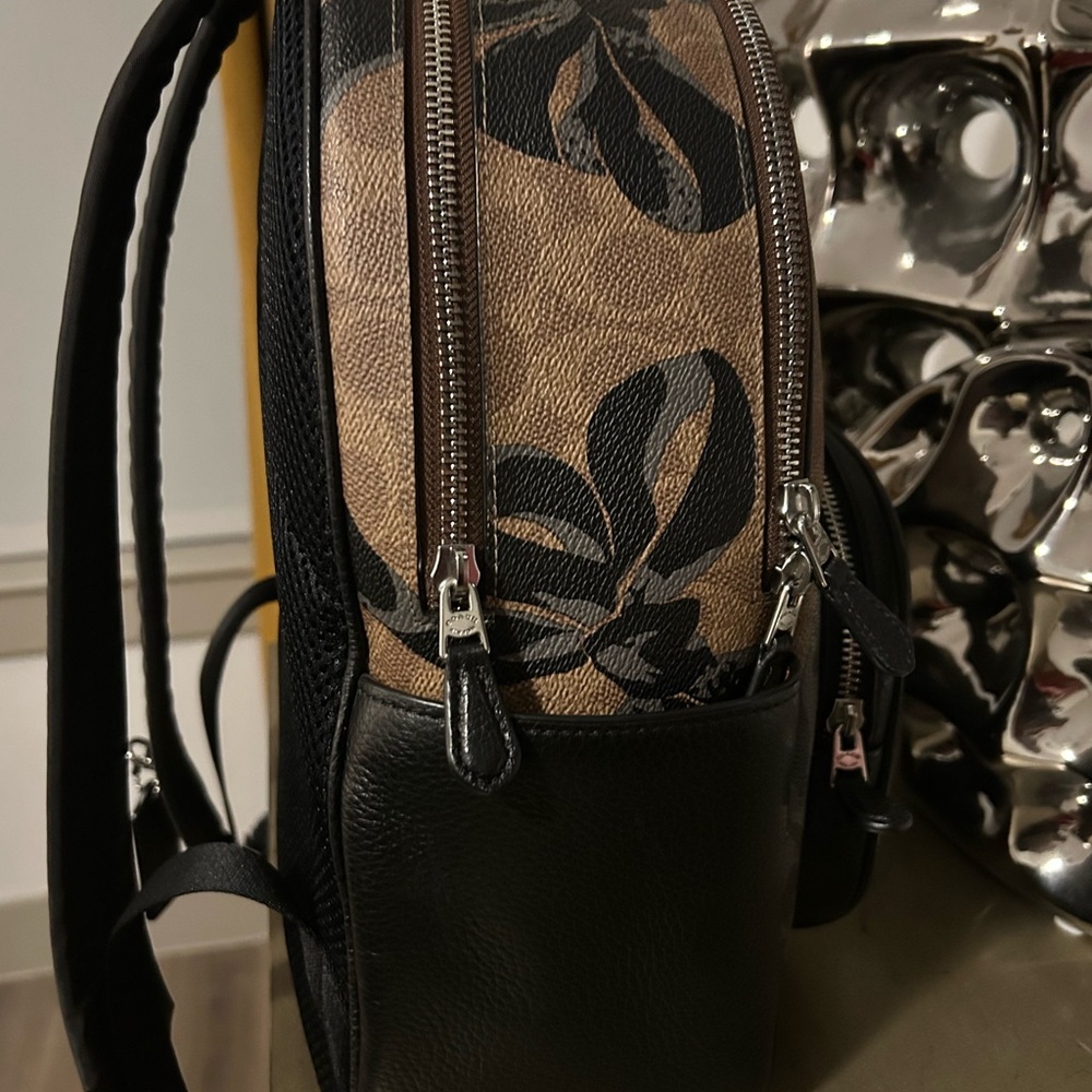 CoachTan Brown and Black Bow Signature Canvas and Leather Backpack Purse EUC - Picture 4 of 6